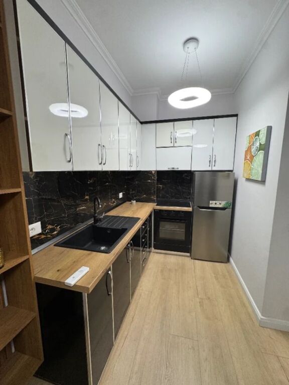Apartament 1+1 me qera në Astir, Tiranë, 70 m². Foto 2 nga 3