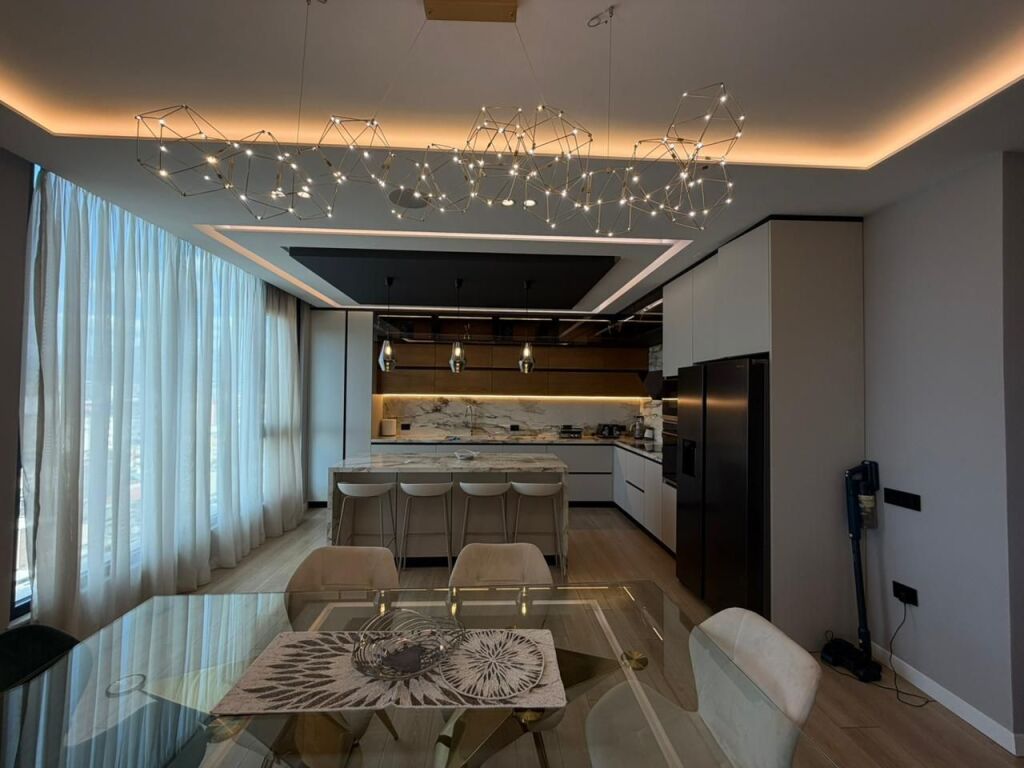 Duplex in affitto a Square 21, Tirana, 220 m²