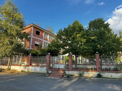 Locale commerciale in affitto a Linzë, Tirana, 900 m². Foto 7 di 10