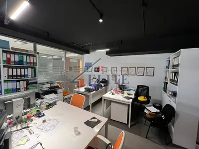 Zyrë me qera në Pazari i Ri, Tiranë, 72 m². Foto 3 nga 9