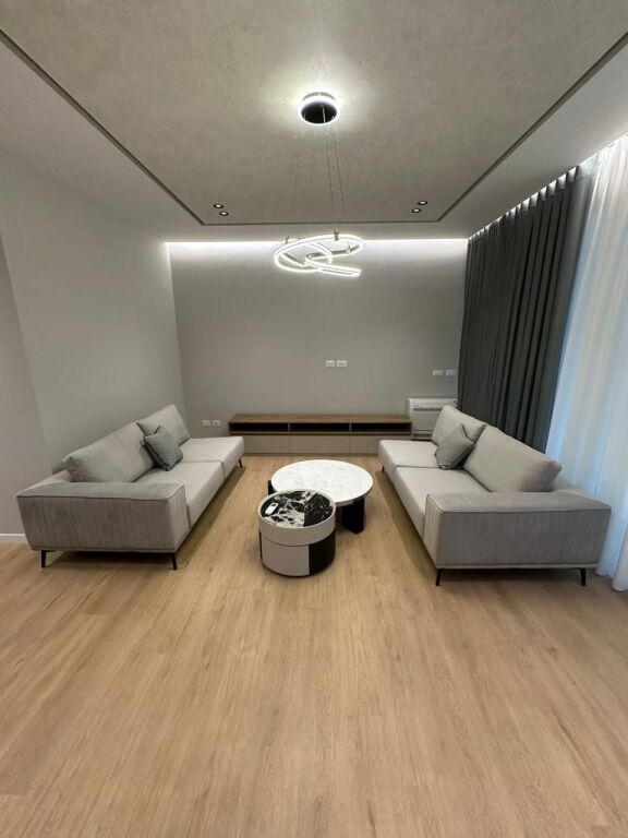 Villa in affitto a Liqeni i Thatë, Tirana, 350 m². Foto 3 di 3