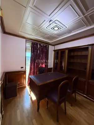 Apartament 2+1 me qera në Shkolla e Kuqe, Tiranë, 83 m². Foto 3 nga 10