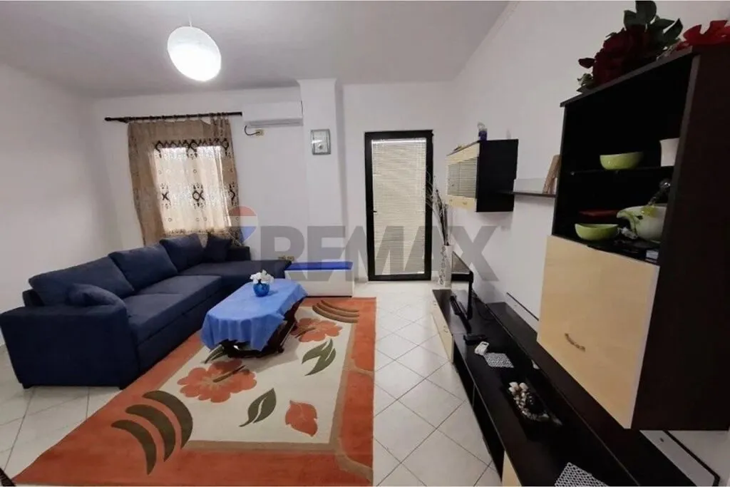 Apartment 1+1 for rent in Pallatet Cabej, Tirana, 65 m². Photo 1 of 3