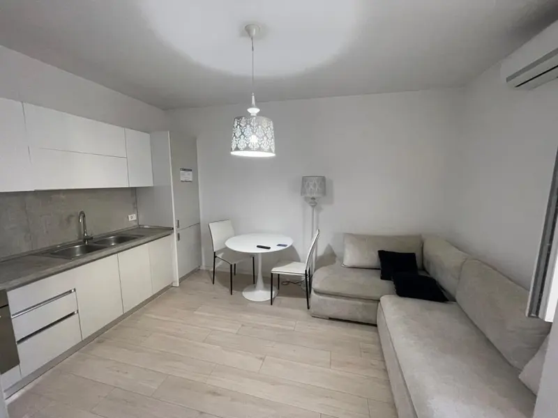 Apartament 1+1 me qera në Ish Ekspozita, Tiranë, 65 m²