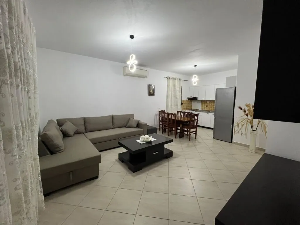 Casa indipendente 2+1 in affitto a Misto Mame, Tirana, 110 m². Foto 1 di 7