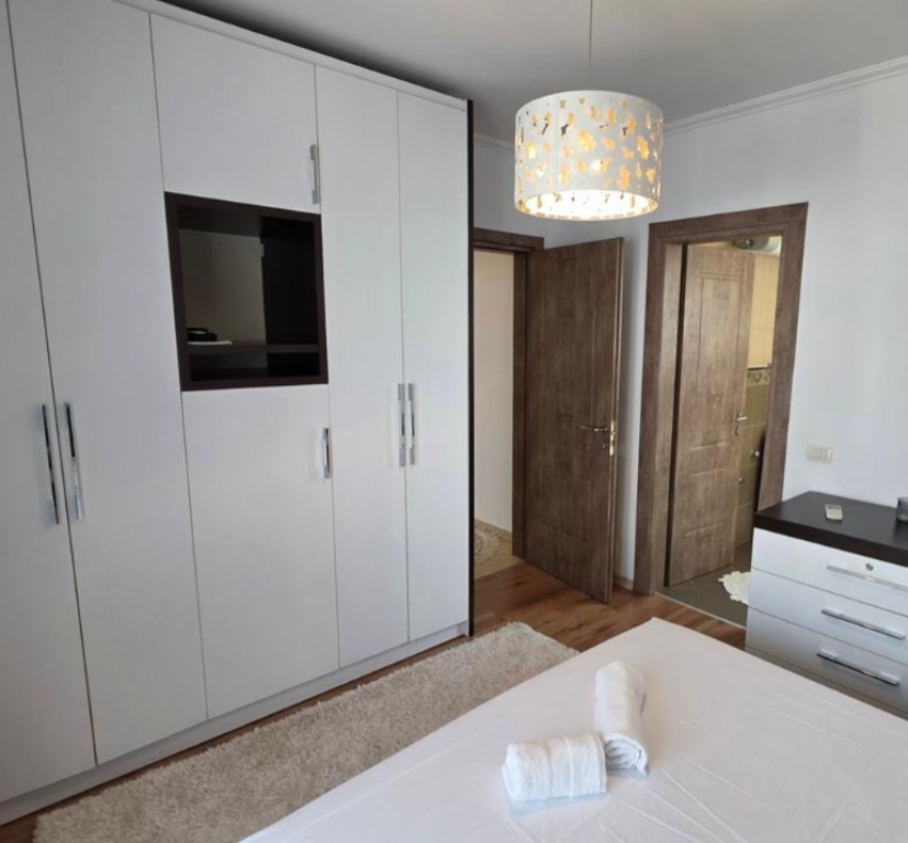Apartament 2+1 me qera në Myslym Shyri, Tiranë, 140 m². Foto 2 nga 3