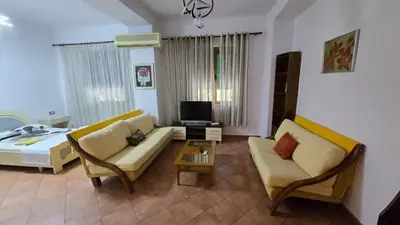 Apartament 2+1 me qera në Shallvaret, Tiranë, 100 m². Foto 1 nga 8