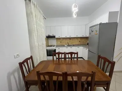 Shtëpi private 2+1 me qera në Misto Mame, Tiranë, 110 m². Foto 3 nga 7
