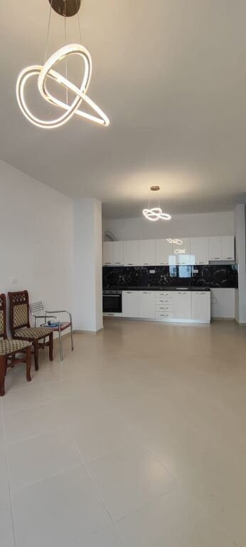 Appartamento 2+1 in affitto a Fresku, Tirana, 90 m²