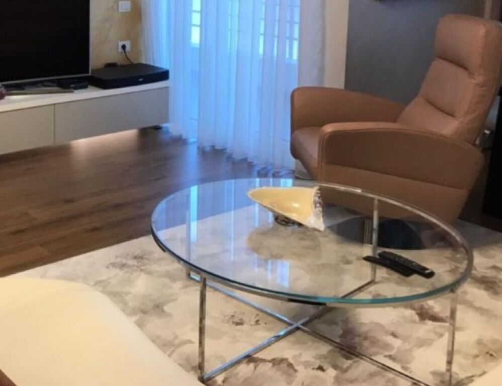 Apartament 2+1 me qera në Liqeni i Thatë, Tiranë, 120 m². Foto 3 nga 3