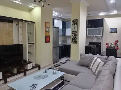 Apartament 2+1 me qera në Qendra Globe, Tiranë, 100 m². Foto 1 nga 8