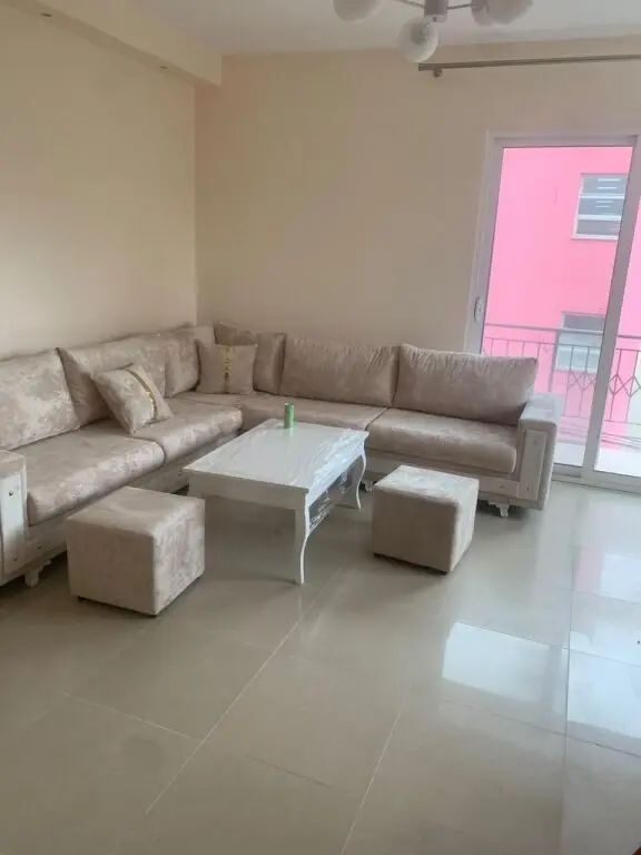 Apartament 2+1 me qera në Shkolla e Bashkuar, Tiranë, 90 m²