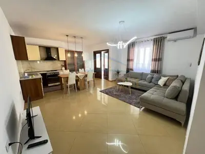 Apartament 2+1 me qera në Rruga Bardhok Biba, Tiranë, 85 m². Foto 2 nga 8