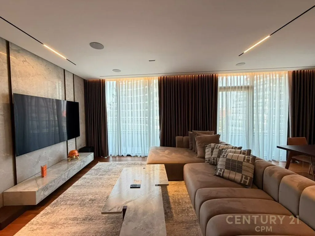Appartamento in affitto a Liqeni i Tiranës, Tirana, 178 m². Foto 1 di 12