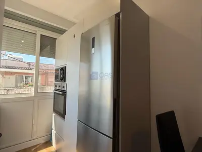 Appartamento 1+1 in affitto a Komuna e Parisit, Tirana, 72 m². Foto 3 di 8