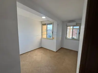 Locale commerciale in affitto a Sheshi Avni Rustemi, Tirana, 124 m². Foto 3 di 8