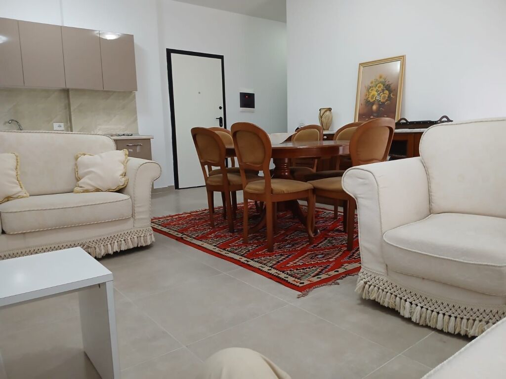 Apartament 2+1 me qera në Rruga 5 Maji, Tiranë, 103 m²