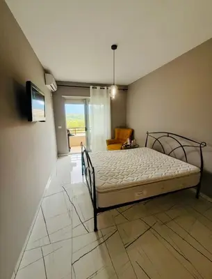 Apartament 2+1 me qera në Liqeni i Thatë, Tiranë, 137 m². Foto 2 nga 9
