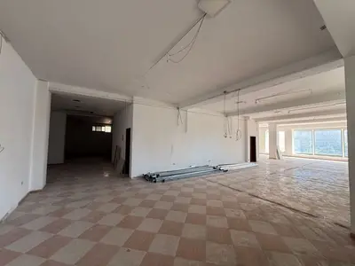 Ambient biznesi me qera në Ministria e Jashtme, Tiranë, 300 m². Foto 2 nga 9