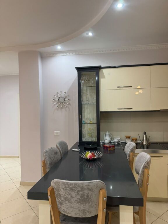 Appartamento 3+1 in affitto a Vilat Gjermane, Tirana, 100 m²