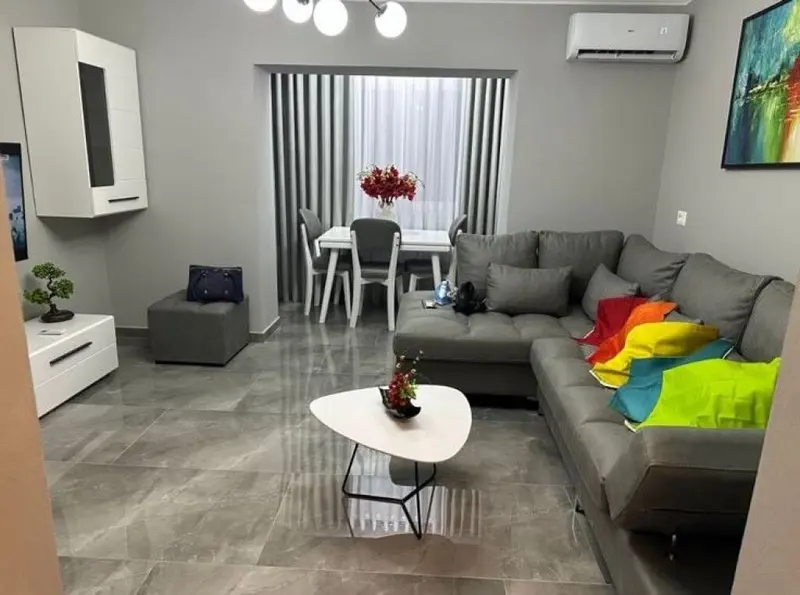 Apartament 2+1 me qera në Sheshi Avni Rustemi, Tiranë, 75 m²