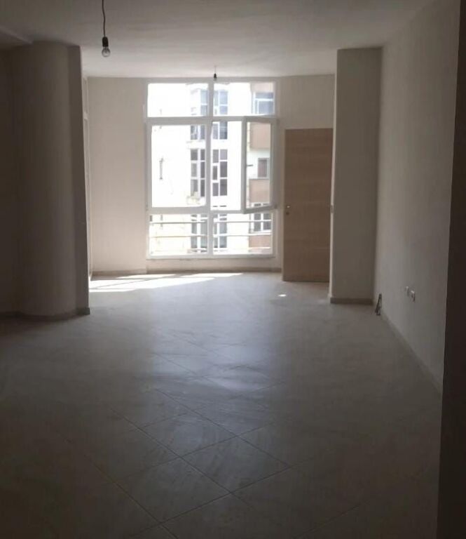 Apartament 2+1 me qera në Fresku, Tiranë, 130 m². Foto 2 nga 3