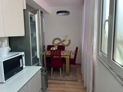 Apartament 3+1 me qera në Pazari i Ri, Tiranë, 135 m². Foto 9 nga 12