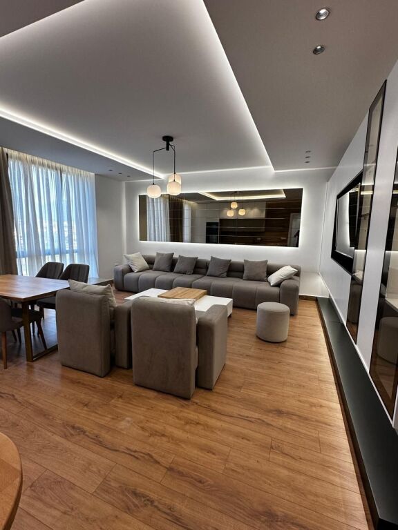 Apartament 1+1 me qera në Bulevardi i Ri, Tiranë, 70 m²
