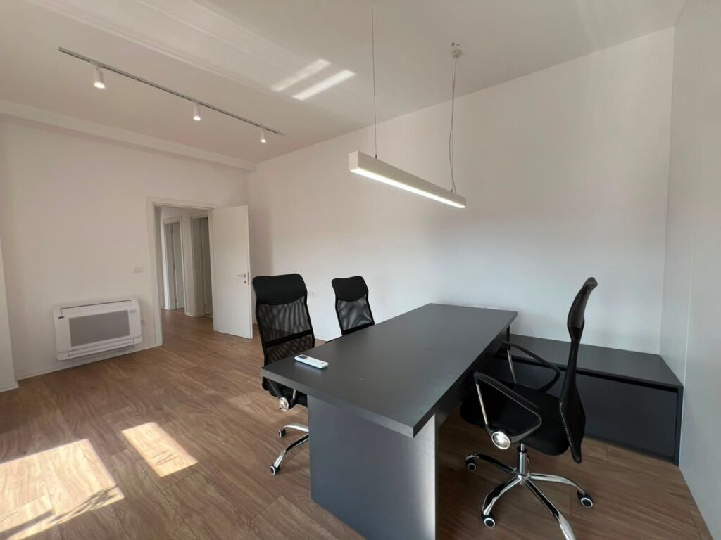 Apartament 2+1 me qera në Rruga e Kavajës, Tiranë, 300 m²