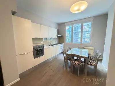 Apartament 1+1 me qera në Blloku, Tiranë, 75 m². Foto 1 nga 6