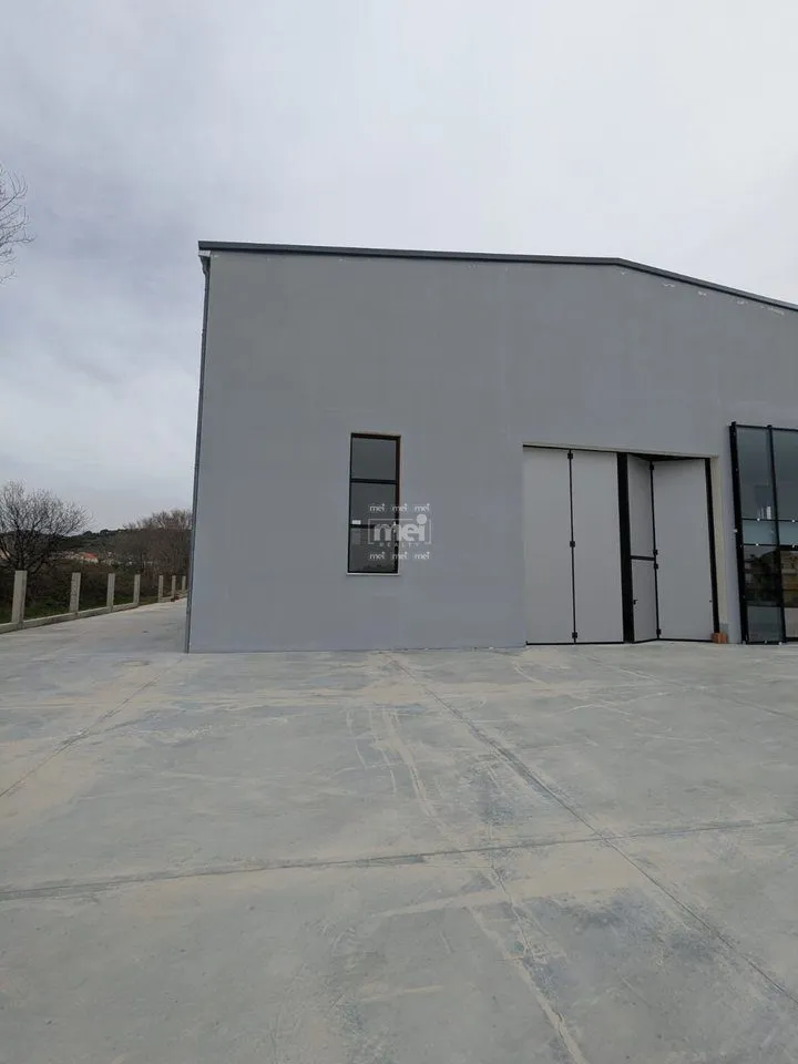 Warehouse for rent in Manez, Durrës, 6,300 m². Photo 1 of 9