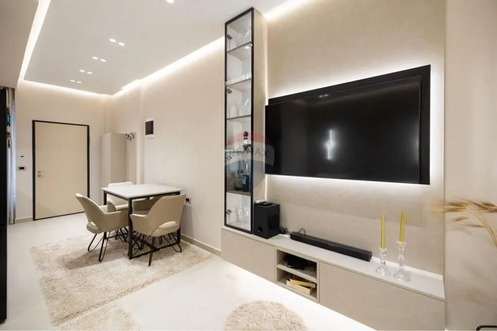 Apartment 1+1 for rent in Vlorë, 45 m². Photo 1 of 9