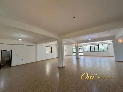 Ambient biznesi me qera në Autostrada Tirane-Elbasan, Tiranë, 220 m². Foto 3 nga 6