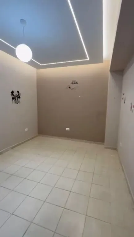 Ambient biznesi me qera në Stacioni i Zjarrfikësve, Durrës, 30 m². Foto 1 nga 4