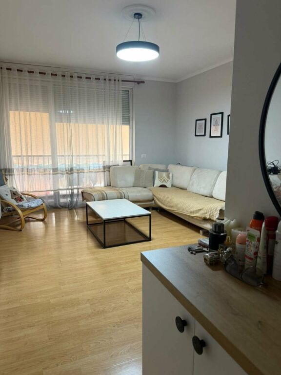 Apartament 2+1 me qera në 21 Dhjetori, Tiranë, 100 m²