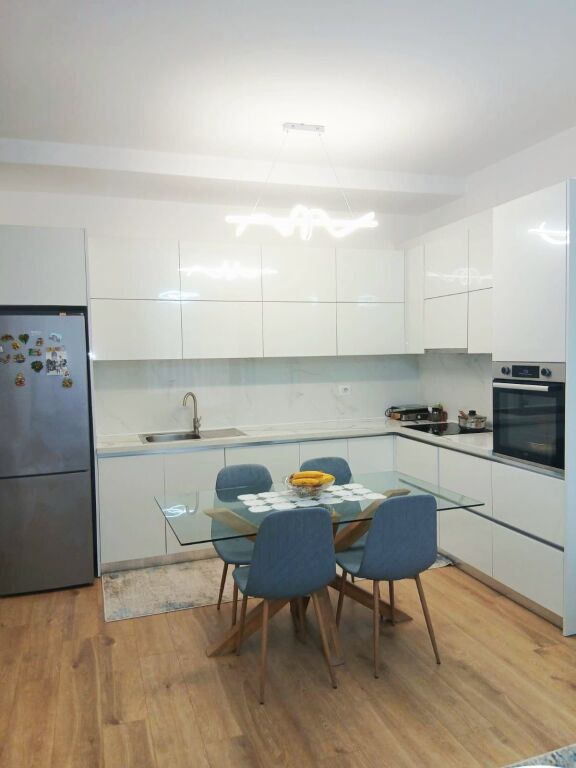 Apartament 2+1 me qera në Rruga Siri Kodra, Tiranë, 100 m². Foto 2 nga 3