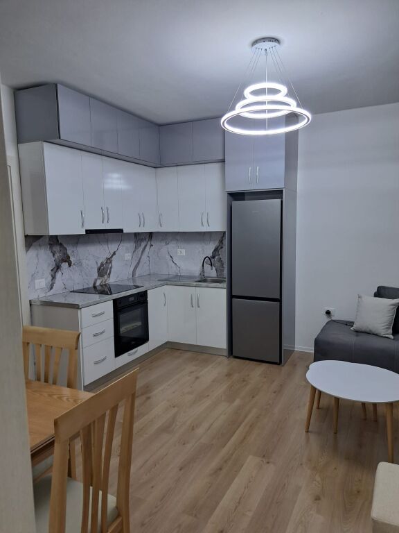 Appartamento 2+1 in affitto a Paskuqan, Kamza, 90 m². Foto 2 di 3