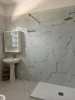 Apartament me qera në Laprakë, Tiranë, 65 m². Foto 7 nga 8