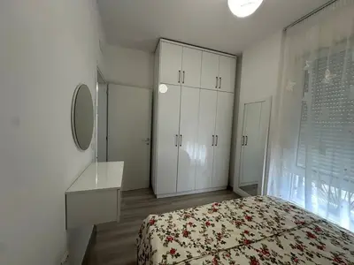 Apartament 1+1 me qera në Xhamlliku, Tiranë, 55 m². Foto 2 nga 3