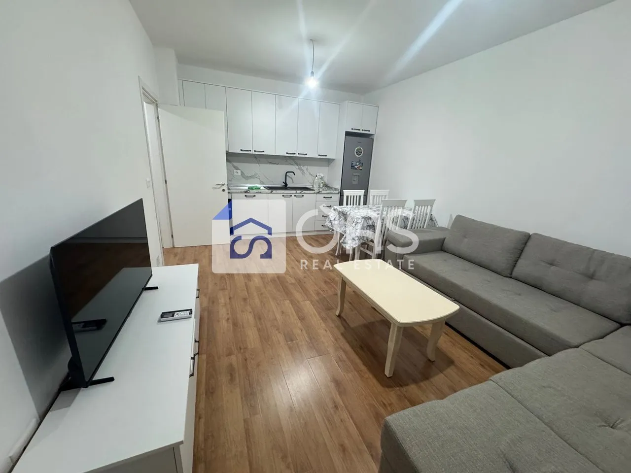 Apartament 1+1 me qera në Astir, Tiranë, 75 m². Foto 1 nga 5