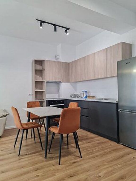 Apartament 1+1 me qera në Ali Demi, Tiranë, 65 m². Foto 2 nga 3