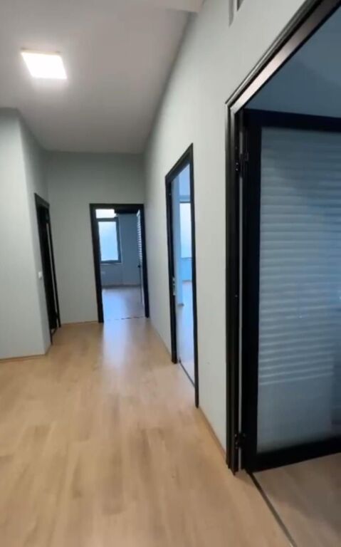Office for rent in Pazari i Ri, Tirana, 155 m²