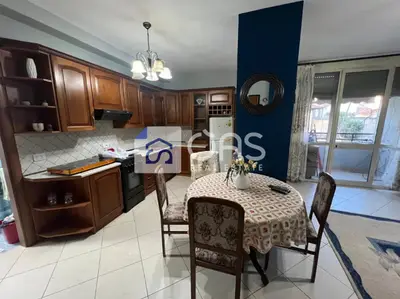 Apartament 1+1 me qera në Rruga Fortuzi, Tiranë, 65 m². Foto 3 nga 6