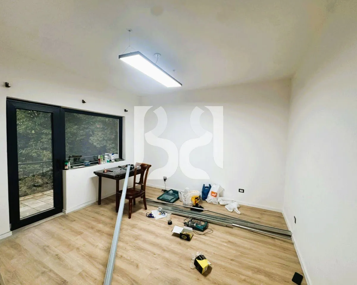 Ufficio in affitto a Sheshi Willson, Tirana, 120 m². Foto 1 di 4