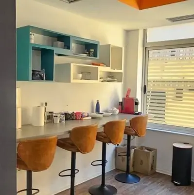 Zyrë me qera në Sheshi Willson, Tiranë, 200 m². Foto 3 nga 6