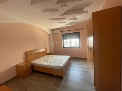 Apartament 3+1 me qera në Sheshi Demokracia, Shkodër, 120 m². Foto 6 nga 8