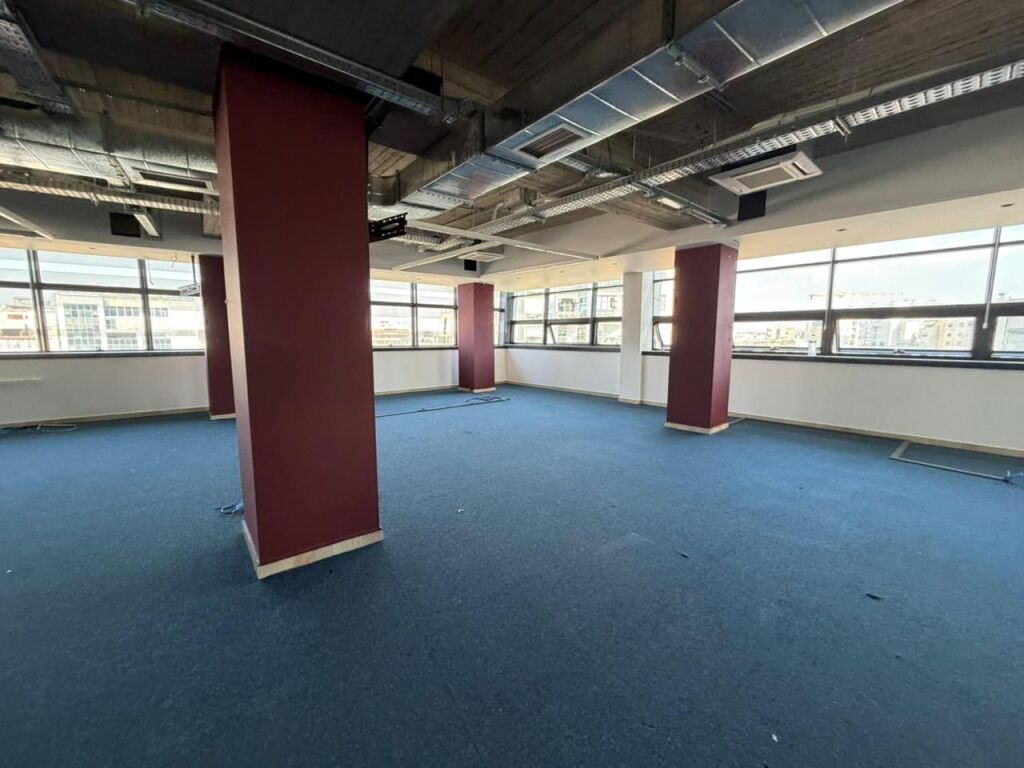 Office for rent in Sheshi Skënderbej, Tirana, 970 m². Photo 2 of 3