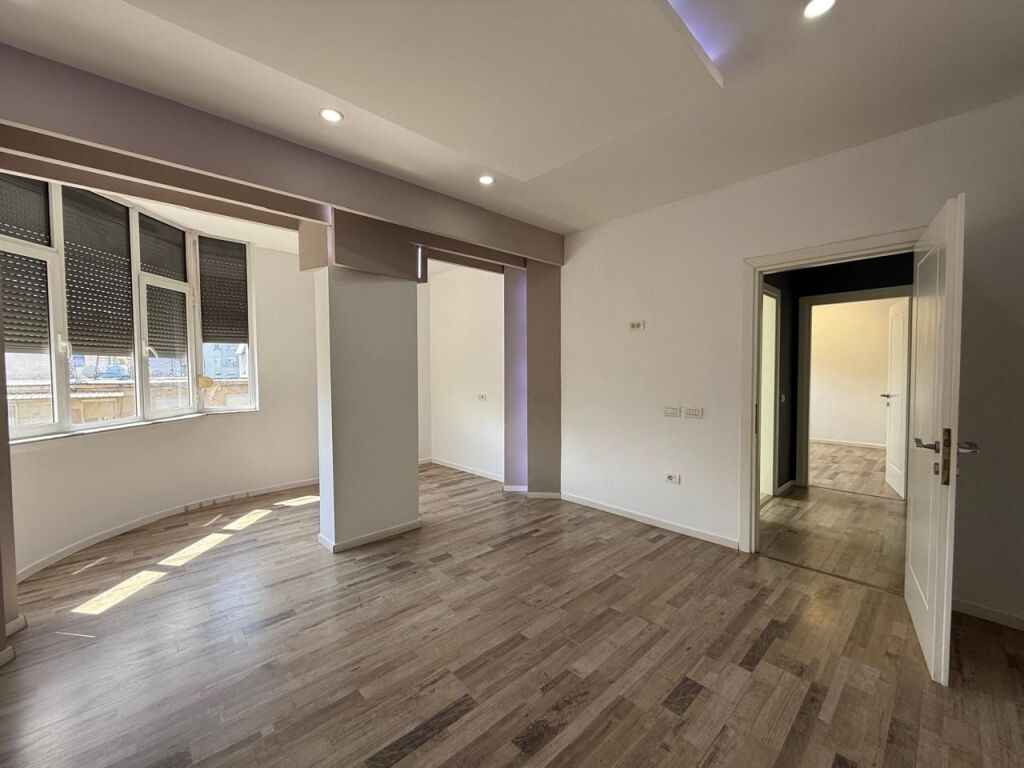 Office for rent in Sheshi Willson, Tirana, 108 m². Photo 3 of 3