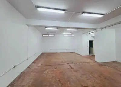 Locale commerciale in affitto a Yzberisht, Tirana, 103 m². Foto 3 di 6
