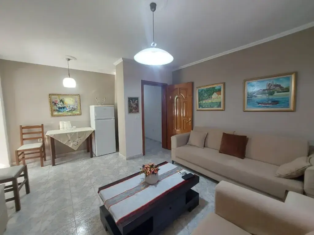 Appartamento 1+1 in affitto a Rruga e Elbasanit, Tirana, 65 m²